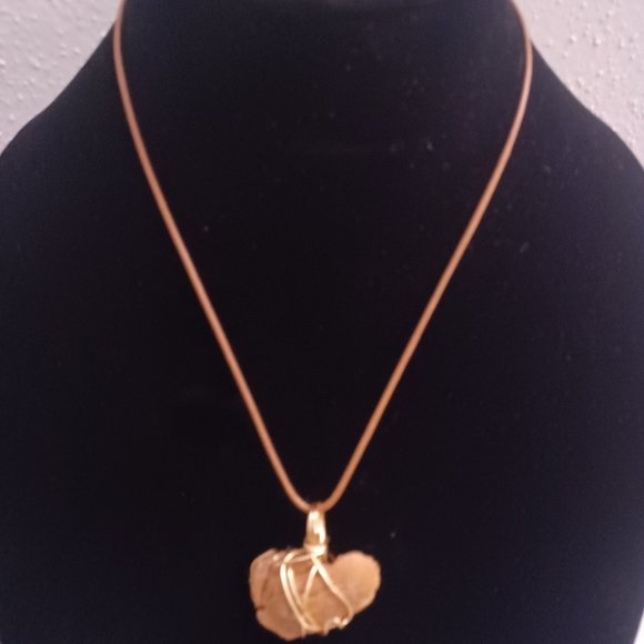 Wax necklace with bauxite pendant - Picture 1 of 1